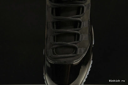 - JORDAN CAP RETRO GOWN AND 11 1210